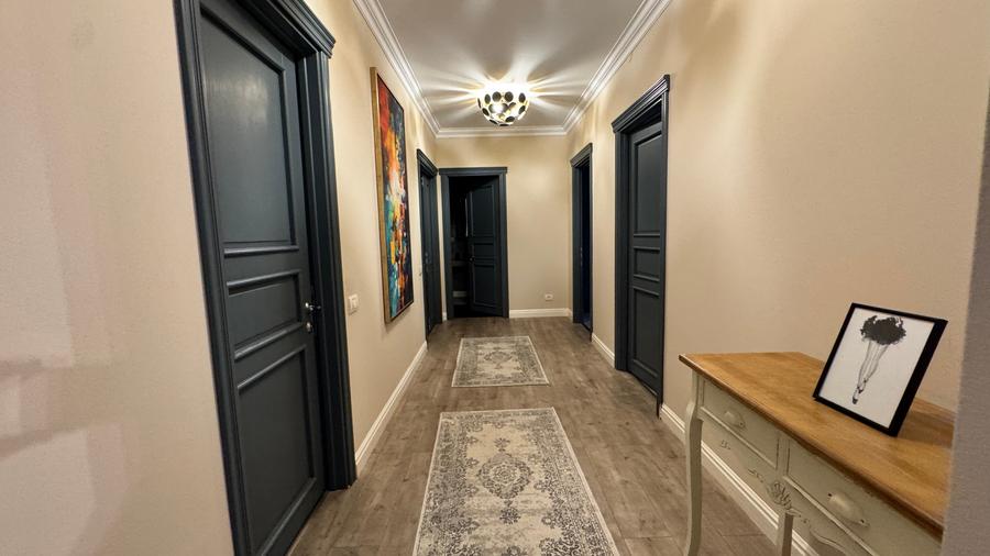 Apartament cu 3 camere semidecomandat, mobilat în Răcădău