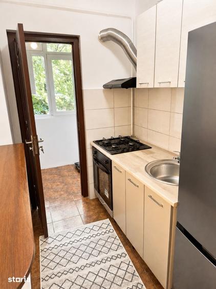 Apartament cu 2 camere semidecomandat în Podul de Piatră