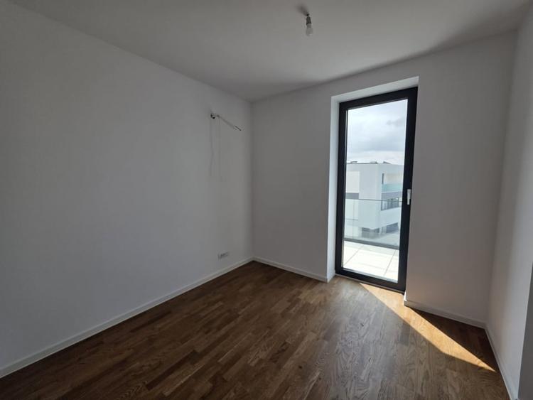 Apartament cu 3 camere decomandat în Băneasa