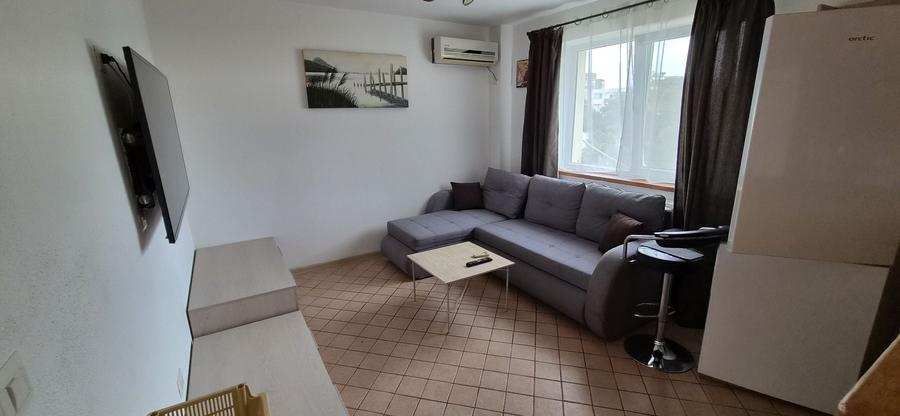 Apartament cu 3 camere semidecomandat în Crâng