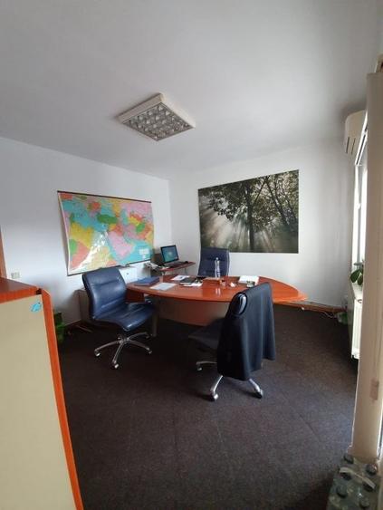 Casă individuală cu 7 camere cu Canalizare în Cotroceni