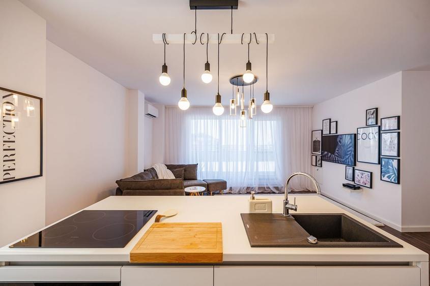 Penthouse cu 2 camere semidecomandat, mobilat în Aradului