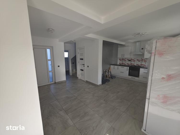 Casă cu 4 camere cu Teren 200 Mp în Livezeni