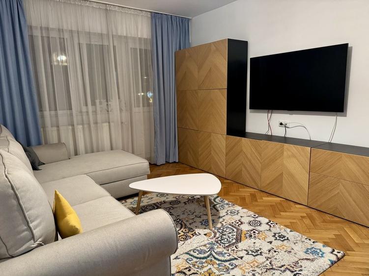Apartament cu 4 camere decomandat în Ultracentral