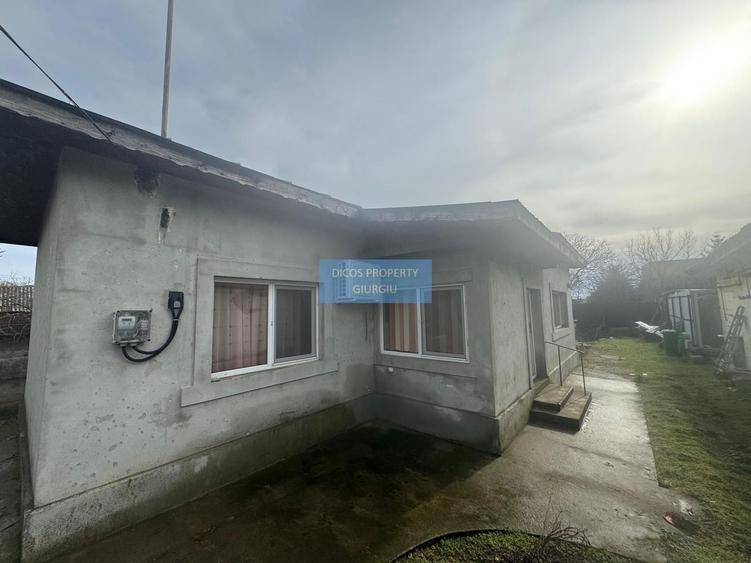 Casă individuală cu 3 camere cu Canalizare în Casa Cărții