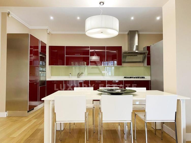 Apartament cu 4 camere decomandat în Herăstrău
