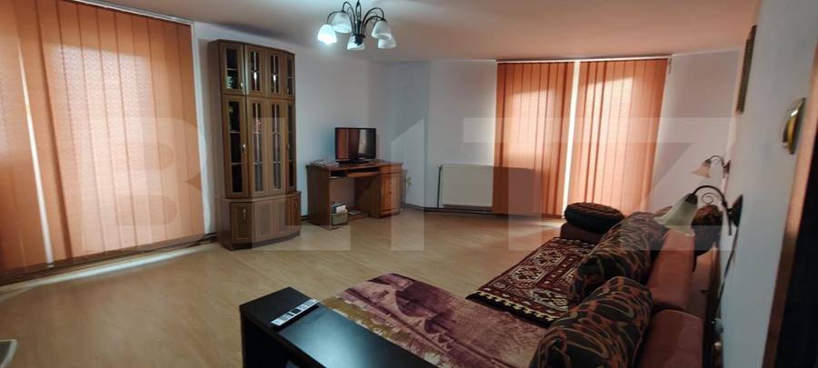 Casă individuală cu 4 camere cu Garaj în Exterior Nord