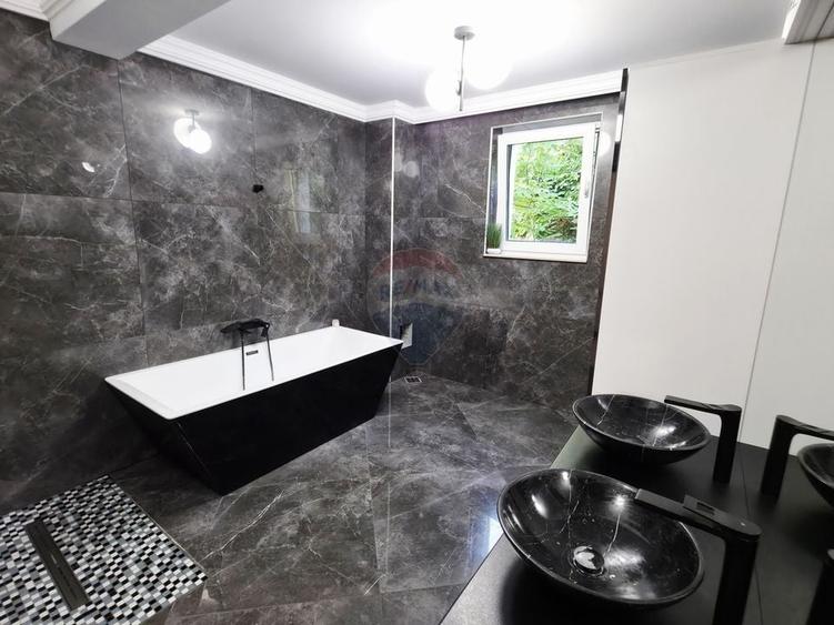 Apartament cu 5 camere de vânzare în zona Precista - 16