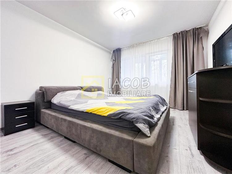 Apartament cu 3 camere semidecomandat în 9 Mai