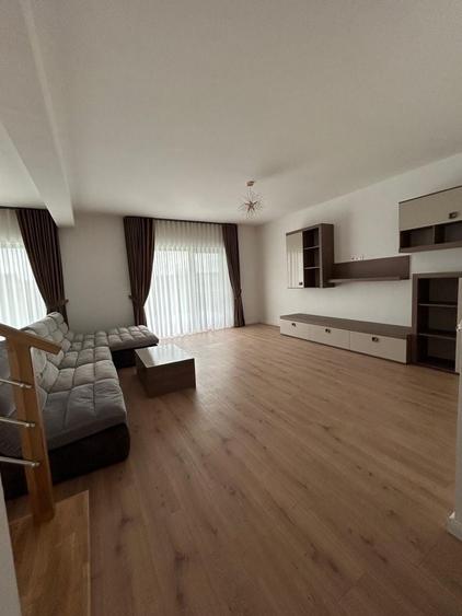 Casă cu 4 camere în Micești