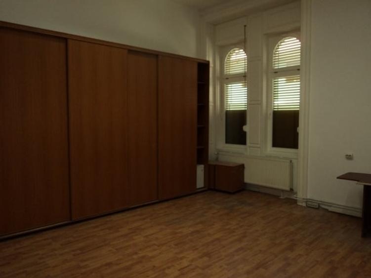Apartament cu 5 camere semidecomandat în Unirii