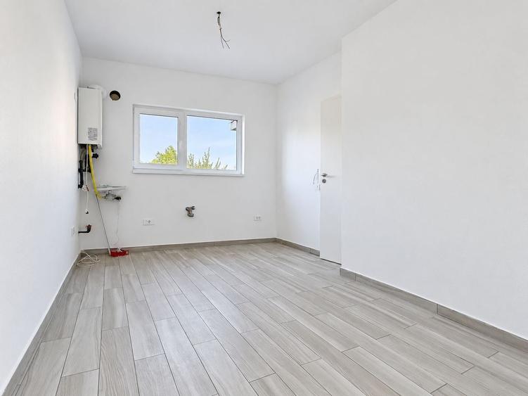 Duplex cu 5 camere cu Canalizare în Aradului