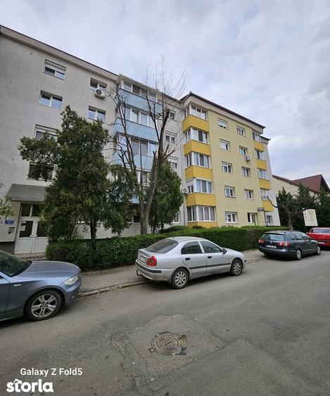 Apartament cu 3 camere decomandat în Rogerius
