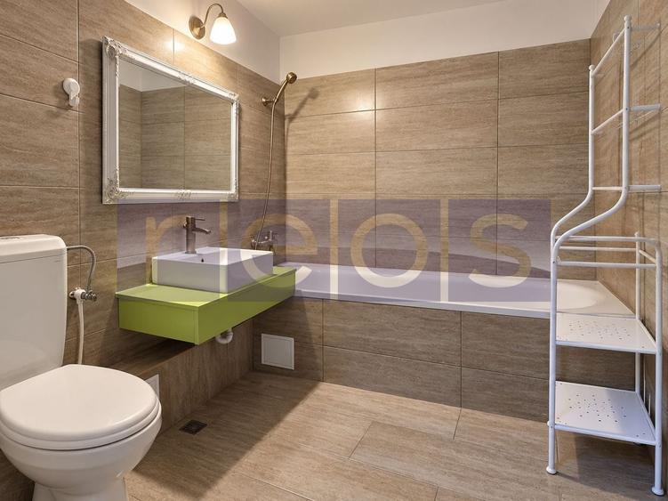 Apartament cu 4 camere semidecomandat în Teiul Doamnei