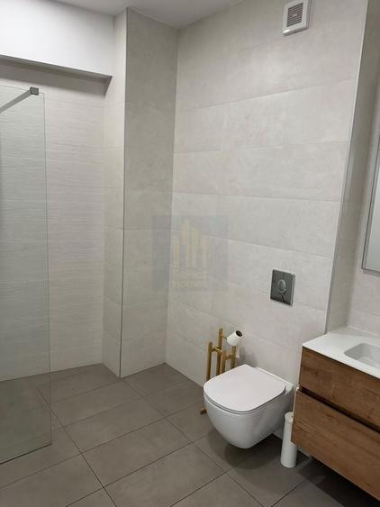 Apartament cu 4 camere semidecomandat, mobilat în Unirii