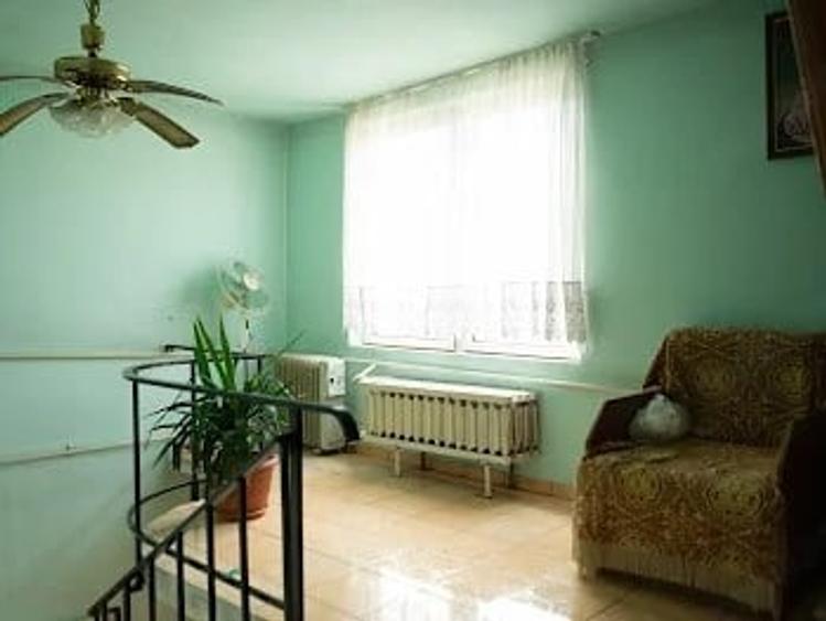 Casă cu 5 camere cu Teren 2300 Mp în Licurici