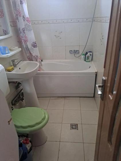 Apartament cu 3 camere semidecomandat în Gării