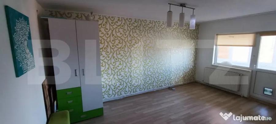Apartament cu 3 camere decomandat în Florilor