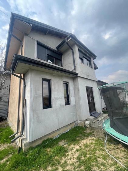 Casă cu 5 camere cu Teren 250 Mp în Central