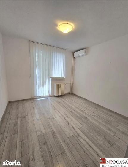 Apartament cu 3 camere decomandat în Dristor