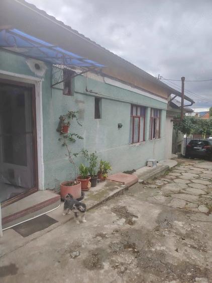 Casă cu 5 camere cu Teren 2800 Mp în Iris
