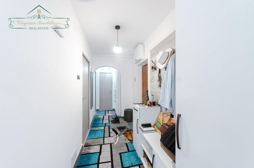 Apartament cu 3 camere semidecomandat, mobilat în Miorița
