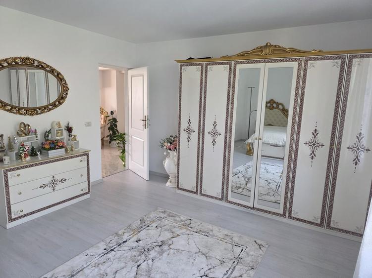 Casă cu 4 camere cu Teren 1000 Mp în Central