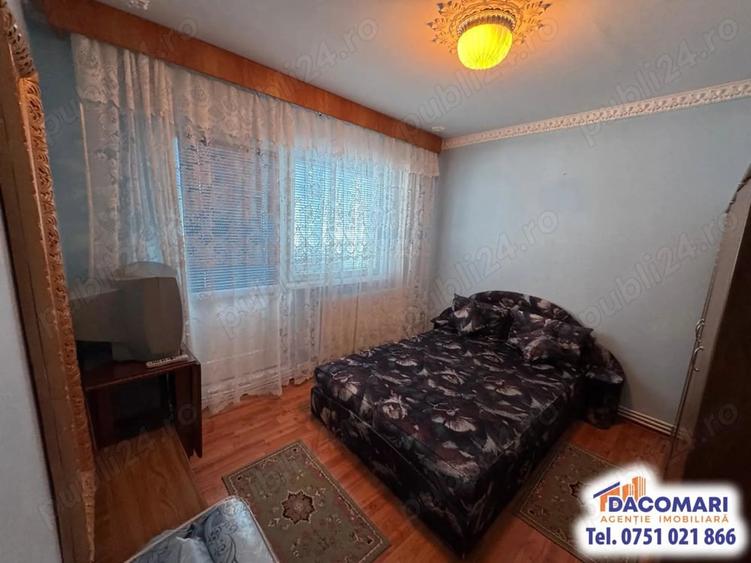 Apartament cu 3 camere decomandat în Micro 17