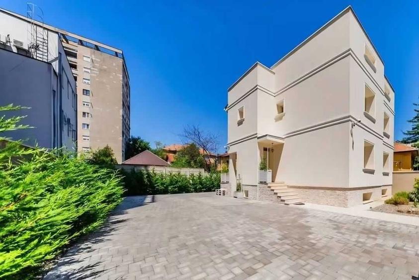 Casă cu 4 camere decomandat în Romanilor