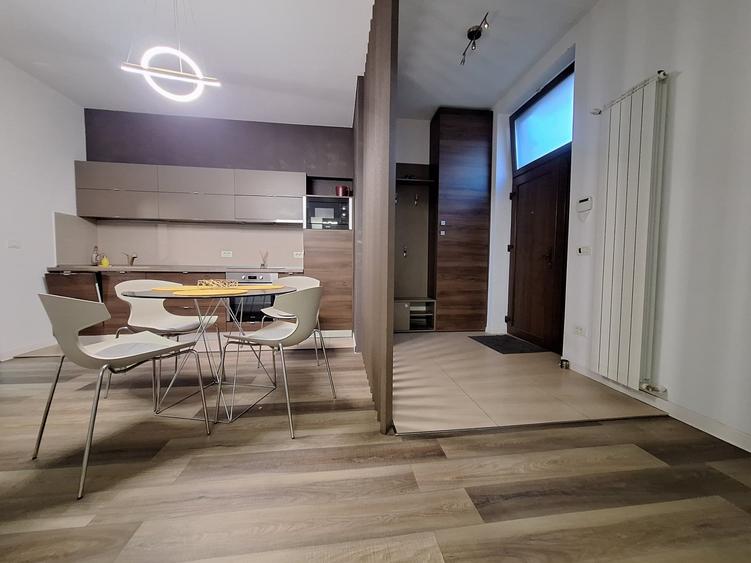 Apartament cu 3 camere decomandat, mobilat în Lipovei