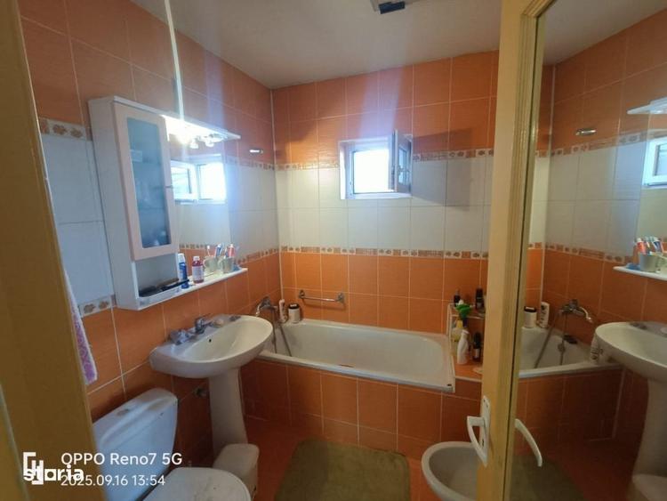 Casă cu 4 camere cu Piscina în Central