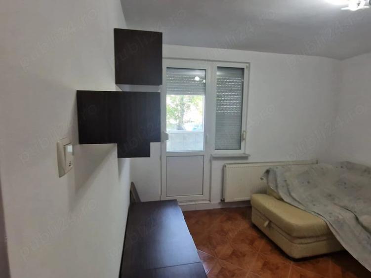 Apartament cu 3 camere decomandat în Mărăței
