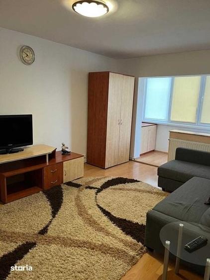 Apartament cu 3 camere decomandat în Astra