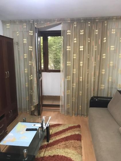 Apartament cu 2 camere semidecomandat în Tei
