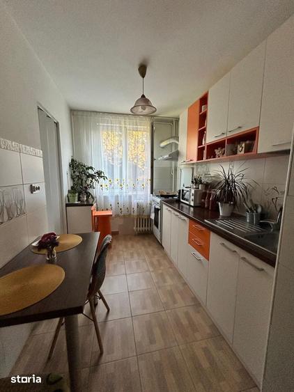 Apartament cu 3 camere decomandat în Drumul Taberei