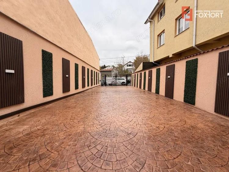 Casă cu 11 camere cu Teren 610 Mp în Central