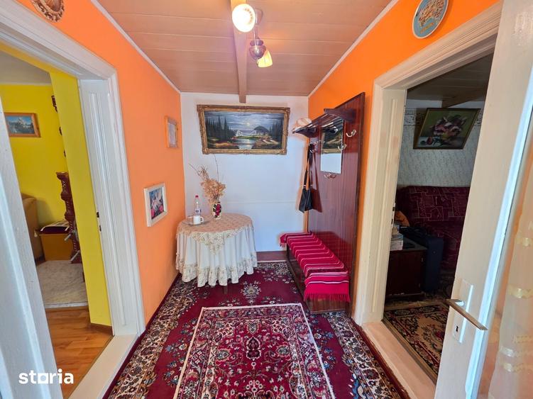 Casă cu 4 camere cu Teren 2000 Mp în Central