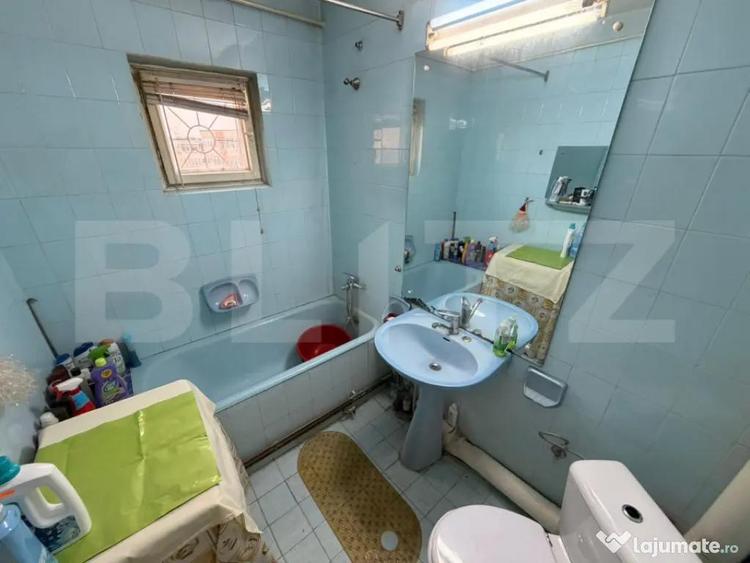 Apartament cu 3 camere decomandat, mobilat în Calea București