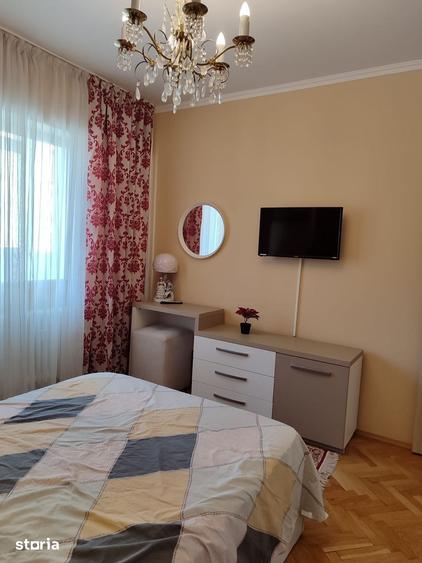 Apartament cu 3 camere decomandat în Obor