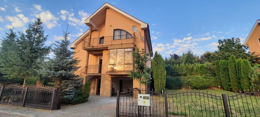 Casă individuală cu 6 camere cu Piscina în Livezeni