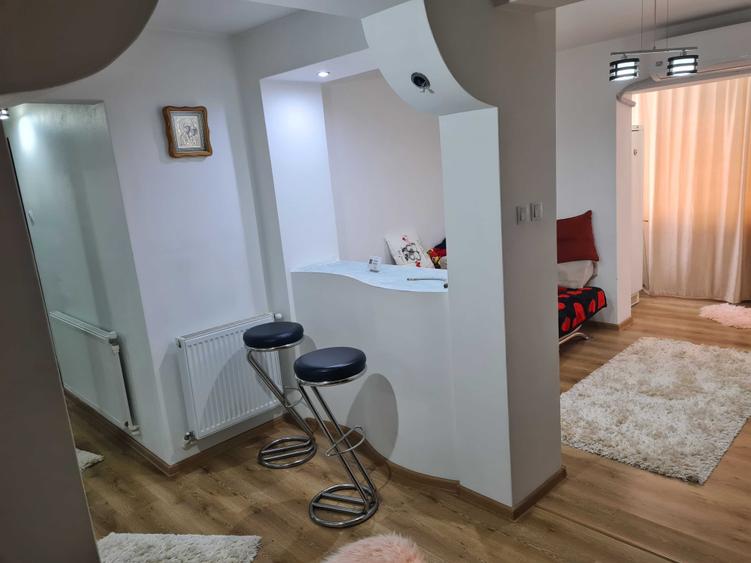 Apartament cu 3 camere decomandat în Central