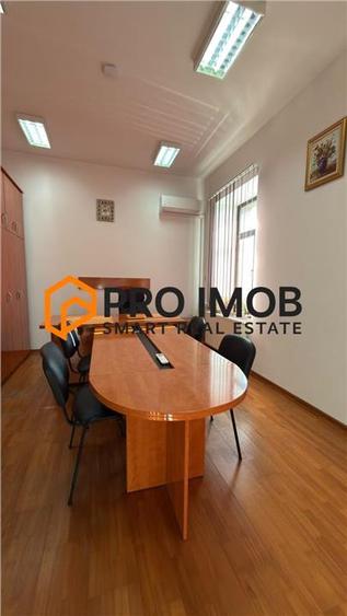 Birou, de 43.130001068115 mp, în 1 Decembrie