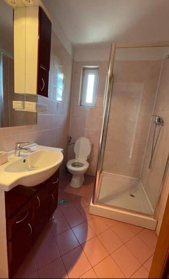 Casă individuală cu 5 camere cu Teren 200 Mp în Fundeni