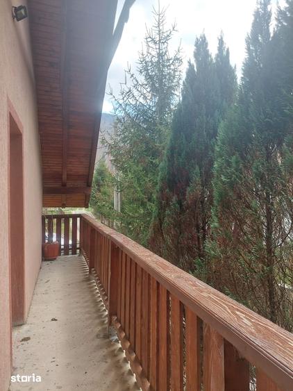 Casă cu 5 camere cu Teren 1100 Mp în Zăvoi