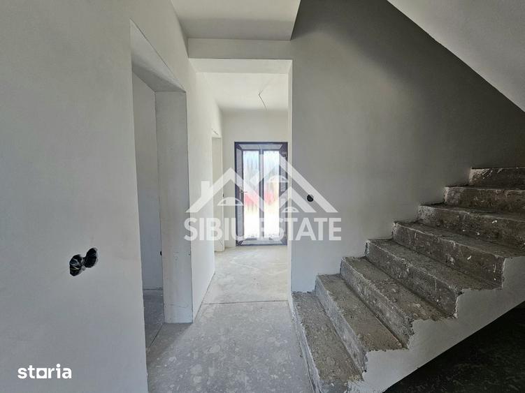 Casa noua 4 dormitoare, spatiu bun pentru familie - 1