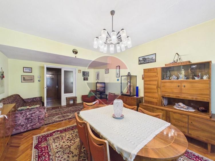 Apartament cu 3 camere decomandat în Amzei
