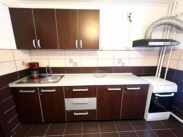 Apartament cu 2 camere decomandat, mobilat în Unirii Nord