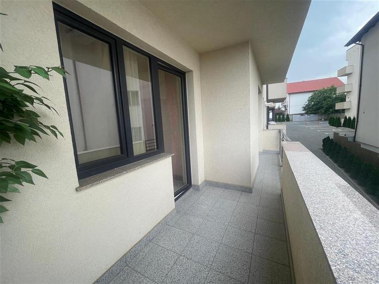 Apartament cu 2 camere semidecomandat, mobilat în Obcini