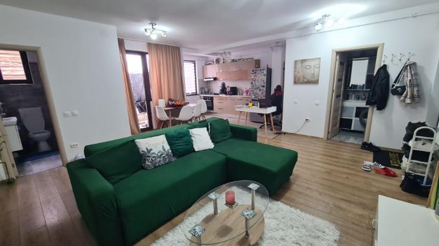 Apartament cu 3 camere semidecomandat în Republicii