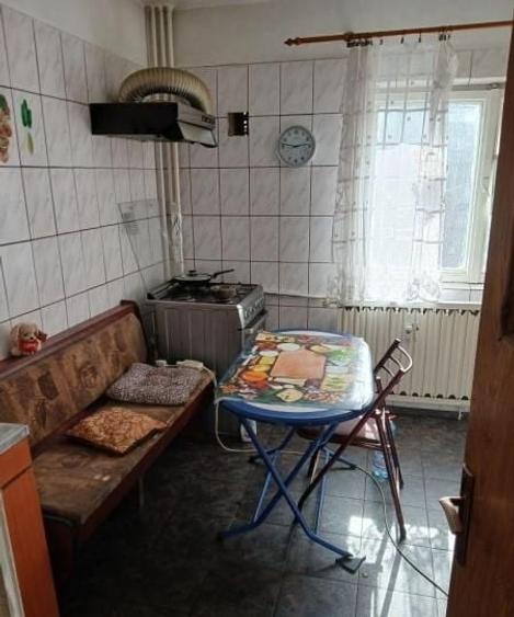 Apartament cu 3 camere decomandat, mobilat în Sebastian
